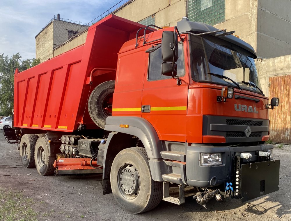 Автогудронатор комбинированный на шасси УРАЛ С35510 (колесная формула 6х4)